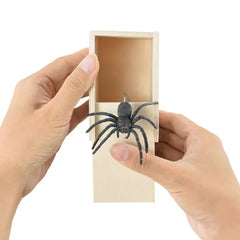 JazzHer Simulation Spider With Wooden Box Kids Favors Tricky Prank Joke Toy Haunted House Horror Props Halloween Party Decor Supplies