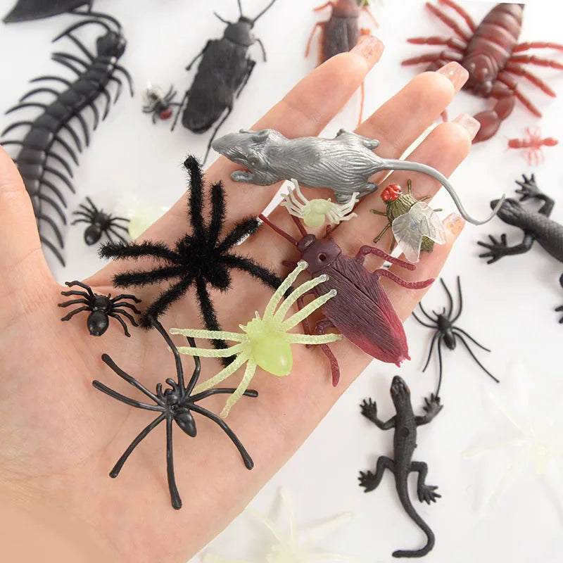 JazzHer 1Set Simulation Plastic Spider Bat Insect Bugs for Halloween Party Fools'Day Decoration Haunted House Scary Props Kids Trick Toy